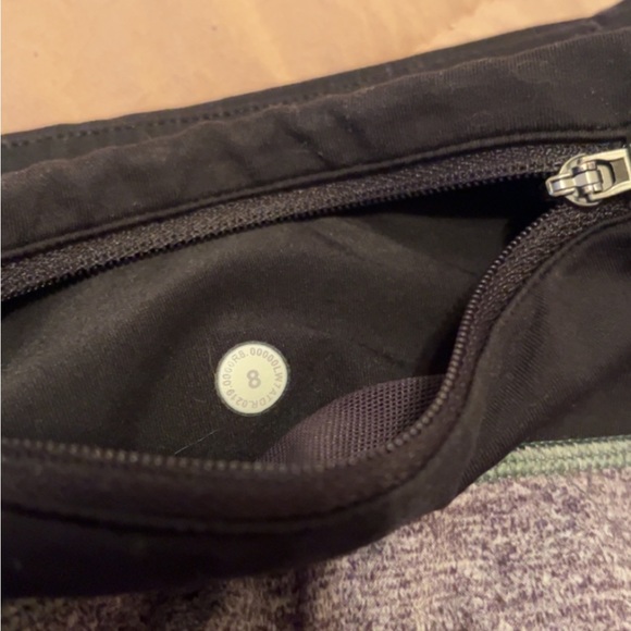 LuLuLemon speed up shorts - Picture 3 of 4